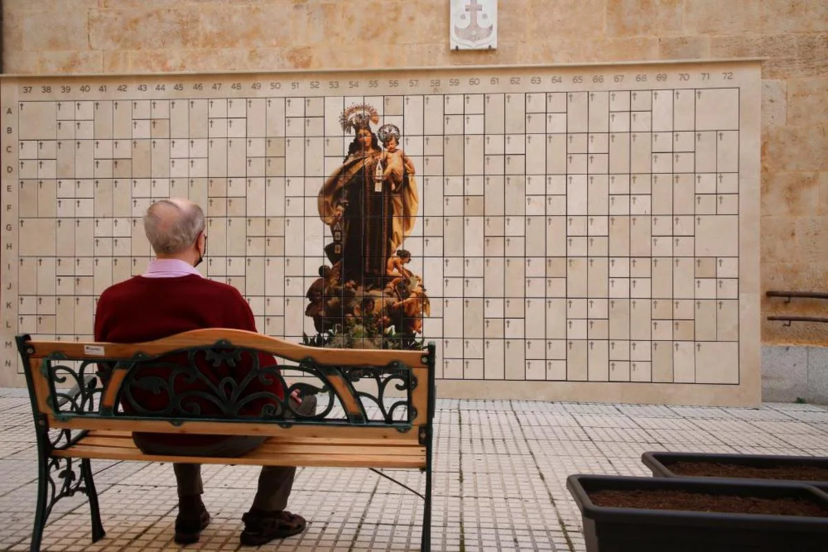 Columbario instalado en diciembre en el patio de la iglesia carmelita de Santa María Magdalena