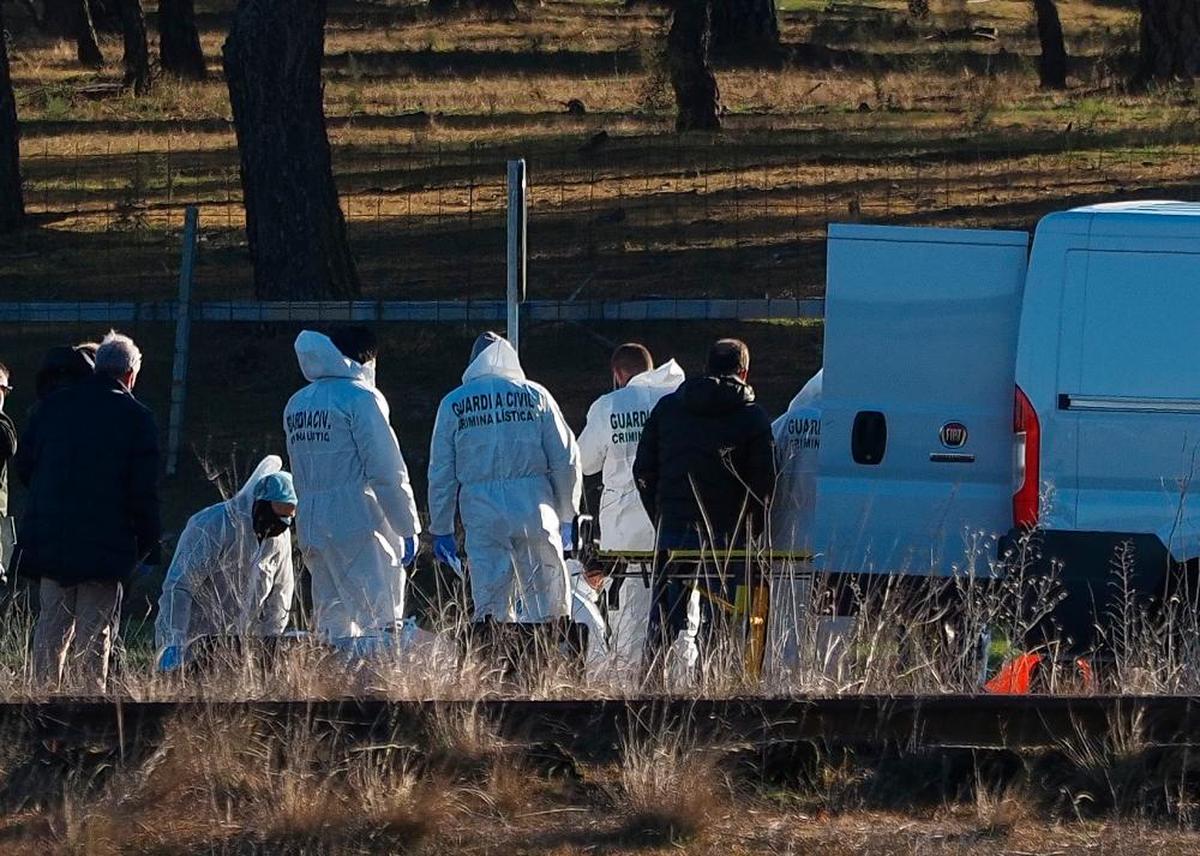 Equipos de la Guardia Civil, en el lugar donde se encontró el cadáver