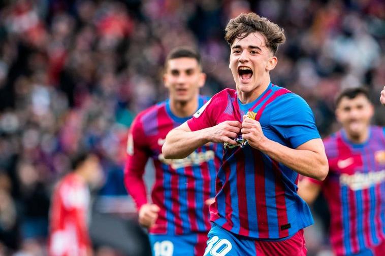 Gavi celebra un gol durante el partido