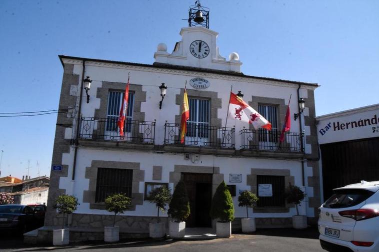 Casa Consistorial de Cipérez, uno de los municipios beneficiarios del Plan de Depuración de la Diputación