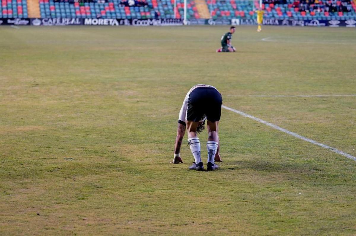 El césped del Helmántico durante un partido de esta temporada