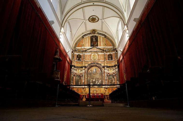 Capilla, del siglo XVIII, que cuenta con un sencillo pero elegante retablo y un órgano que data del siglo XVII.