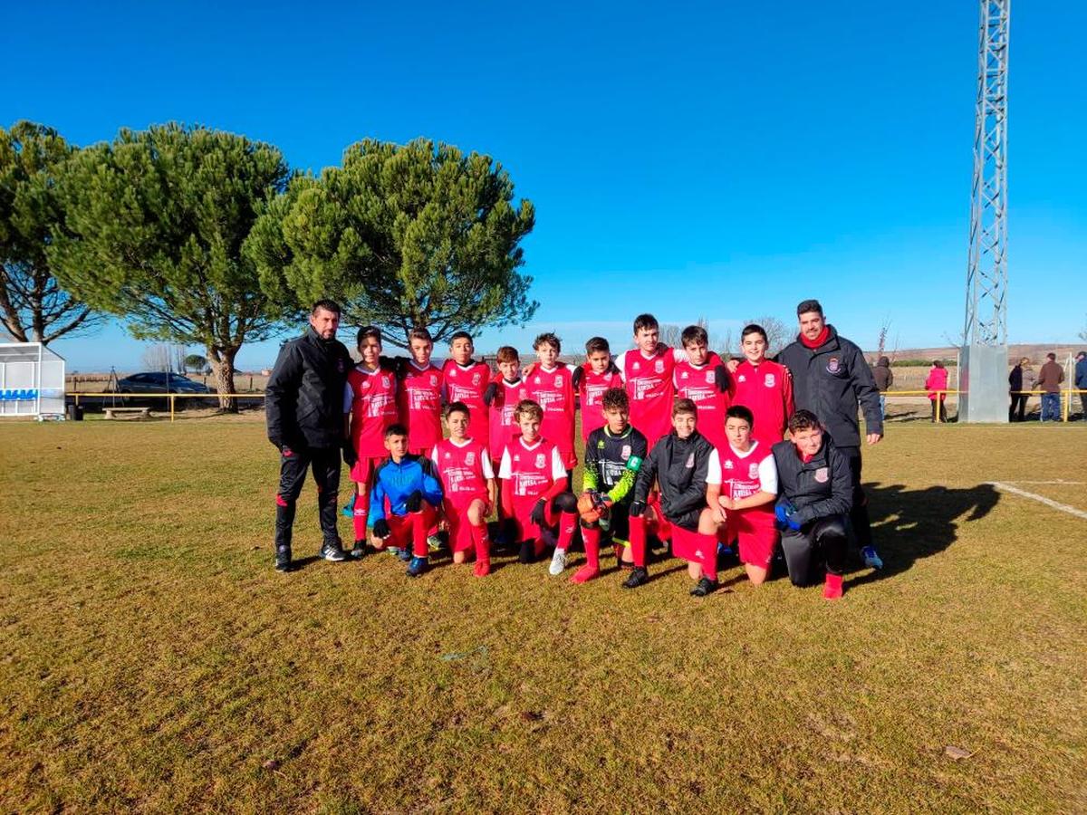 Arriba (de izq. a dch.): Cordo (entrenador), Jesús, Aitor, Moha, Juan, Rodrigo, Gonzalo, Hugo, Darío, David y Jesús (entrenador). Abajo (de izq. a dch.): Yashin,Álex, Iker, Giovanni, Óscar, Loren y Jhon.