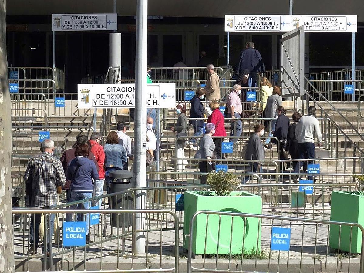 Entrada del Multiusos, donde habrá vacunaciones la próxima semana