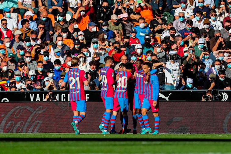 El Barcelona golea al Valencia y regresa a puestos de ‘Champions’ (1-4)
