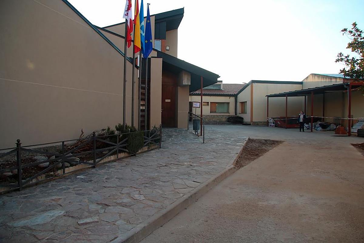 El acceso a la Casa Consistorial de Aldeatejada cambiará de imagen.