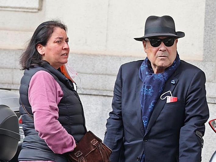 Antonio Resines, junto a su mujer