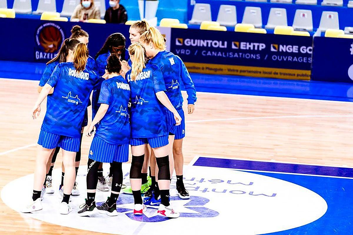 Las jugadoras del Avenida, antes del choque contra el BLMA.