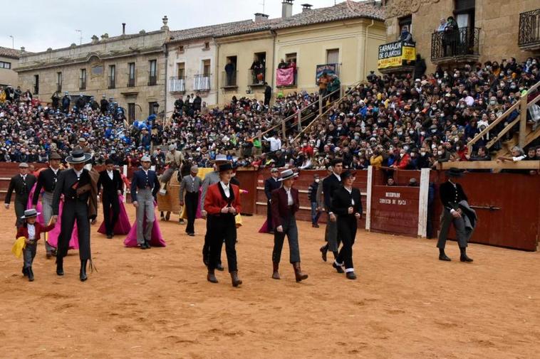 Paseíllo del primer festival del Carnaval del Toro