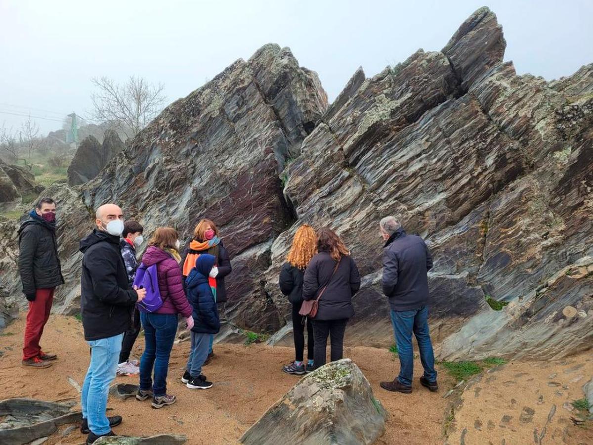 Visita guiada por los paneles de grabados rupestres en el sitio arqueológico de Siega Verde, declarado Patrimonio de la Humanidad.