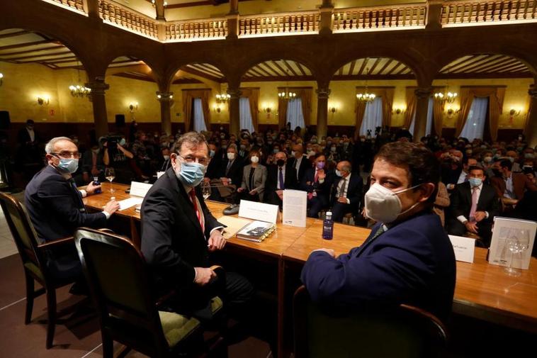 Rajoy, en Salamanca: “Contagiado por el populismo, cometí el error de aprobar que el presidente del PP se eligiera por primarias”
