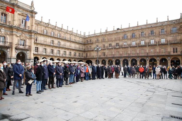 Condena silenciosa a la invasión rusa y aplauso solidario con el pueblo ucraniano.