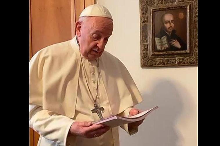 El Papa Francisco recibe el disco del musical del sacerdote salmantino Toño Casado