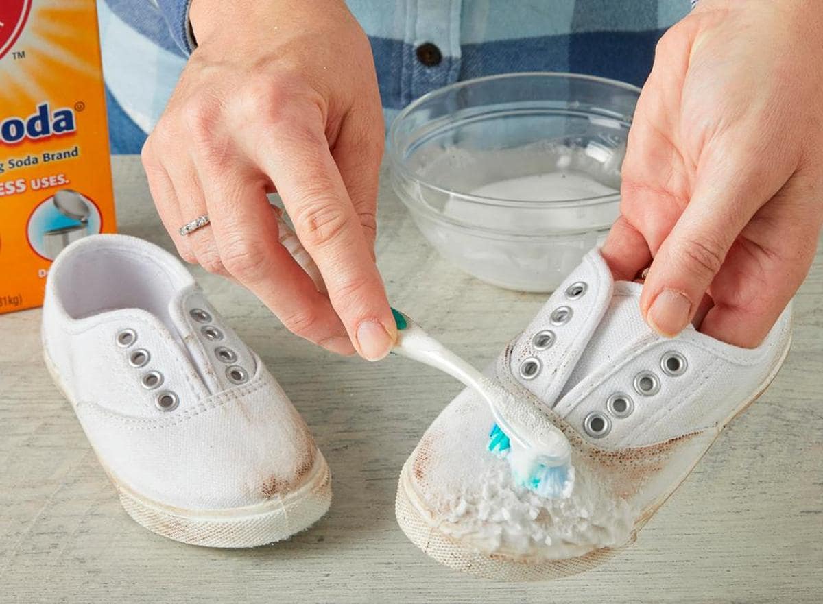 Cómo limpiar unas zapatillas blancas