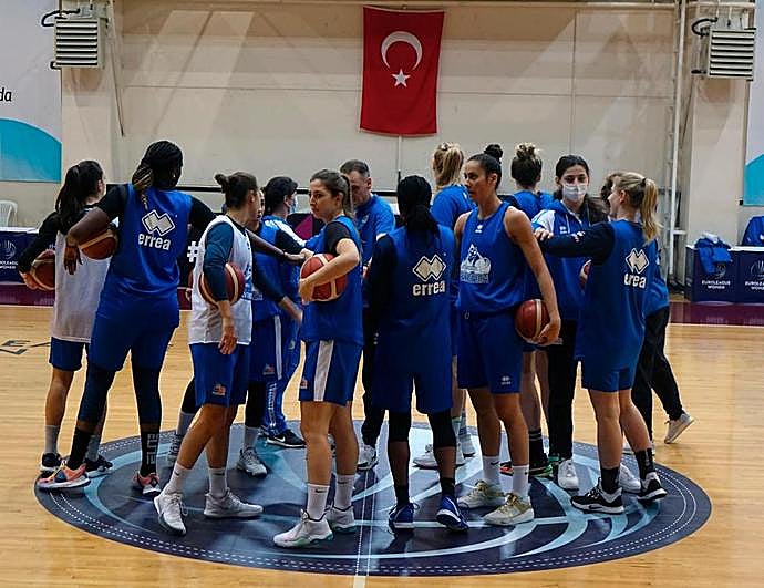 Las jugadoras del Avenida en Estambul