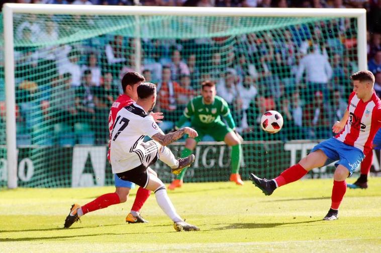 Santi Luque en el partido contra el Navalcarnero