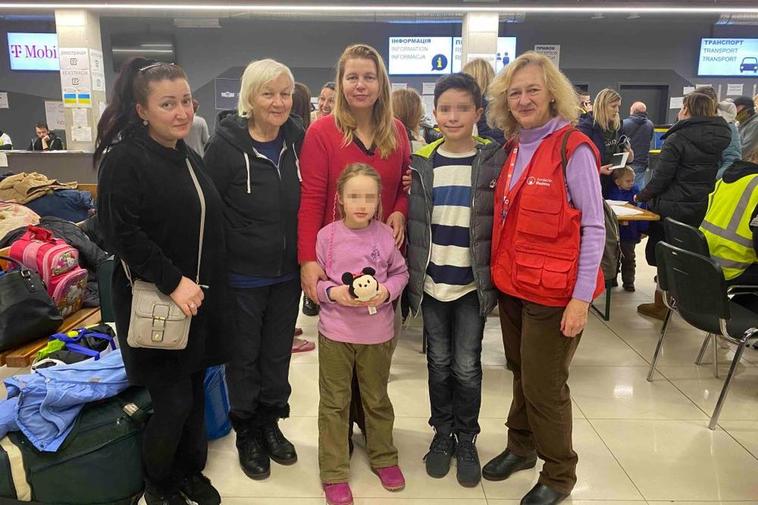 85 niños ucranianos y 17 cuidadores se instalan en el colegio La Inmaculada de Armenteros