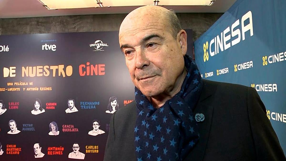 Antonio Resines hablando con los medios