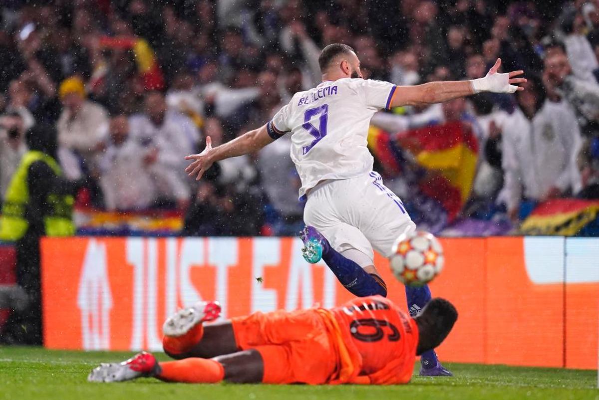Benzema celebra uno de los goles del Real Madrid