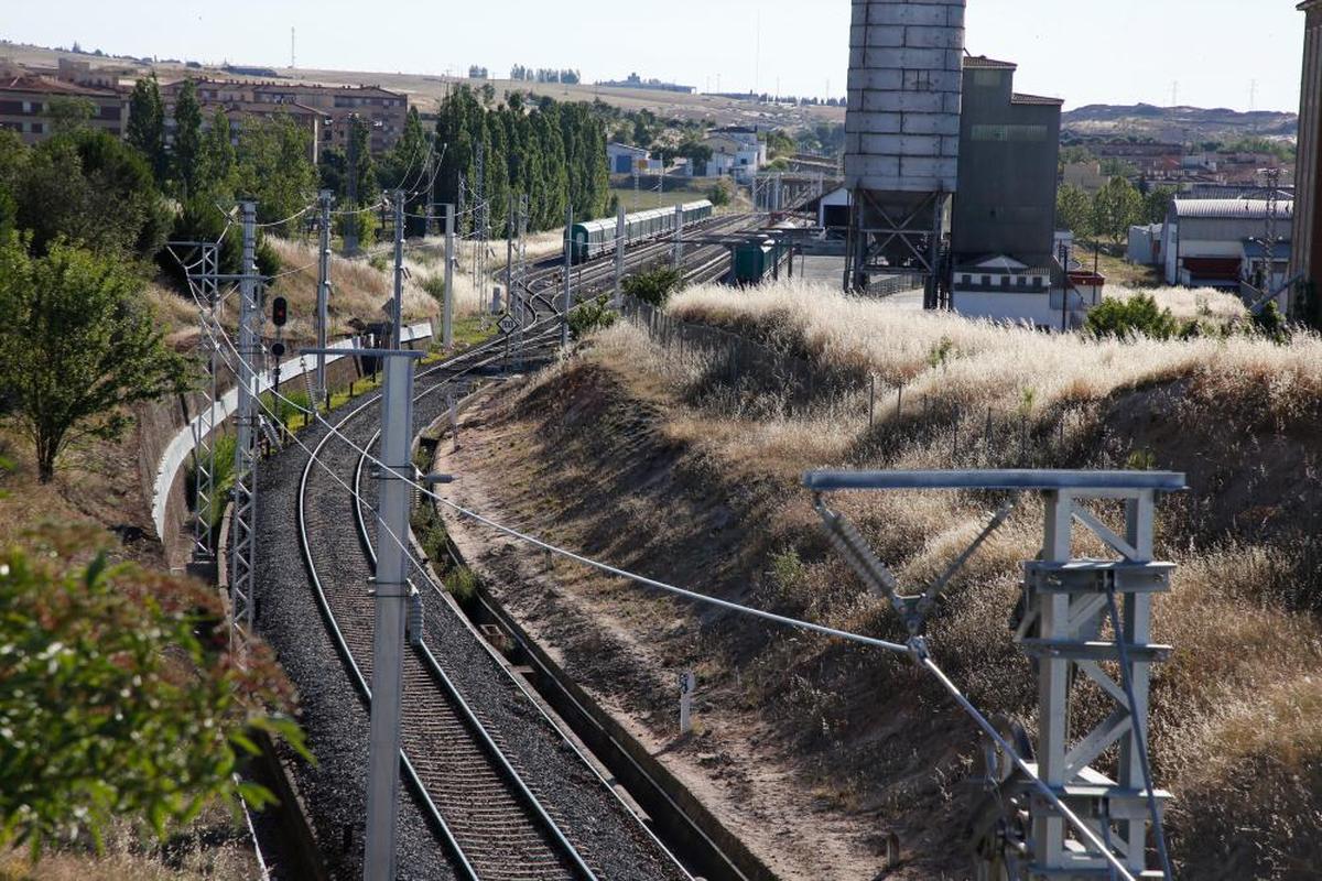 Vía entre Salamanca y fuentes de Oñoro.