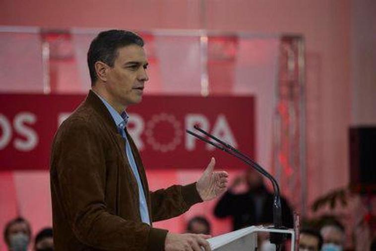 El presidente del Gobierno, Pedro Sánchez, interviene en un acto del PSOE en el Espacio Rastro de Madrid, a 9 de abril de 2022, en Madrid.