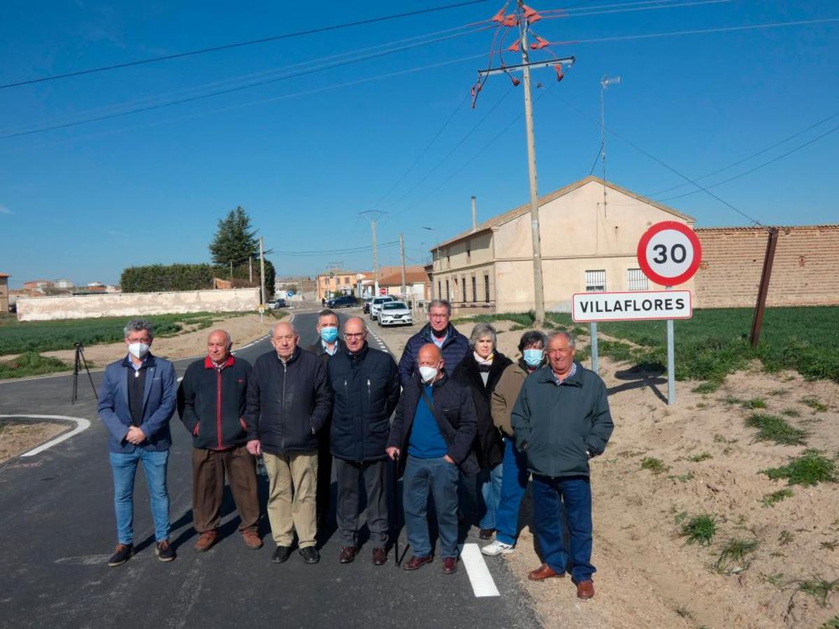 Alcaldes y concejales de la zona junto a Javier Iglesias y al portavoz de Ciudadanos en La Salina, Manuel Hernández