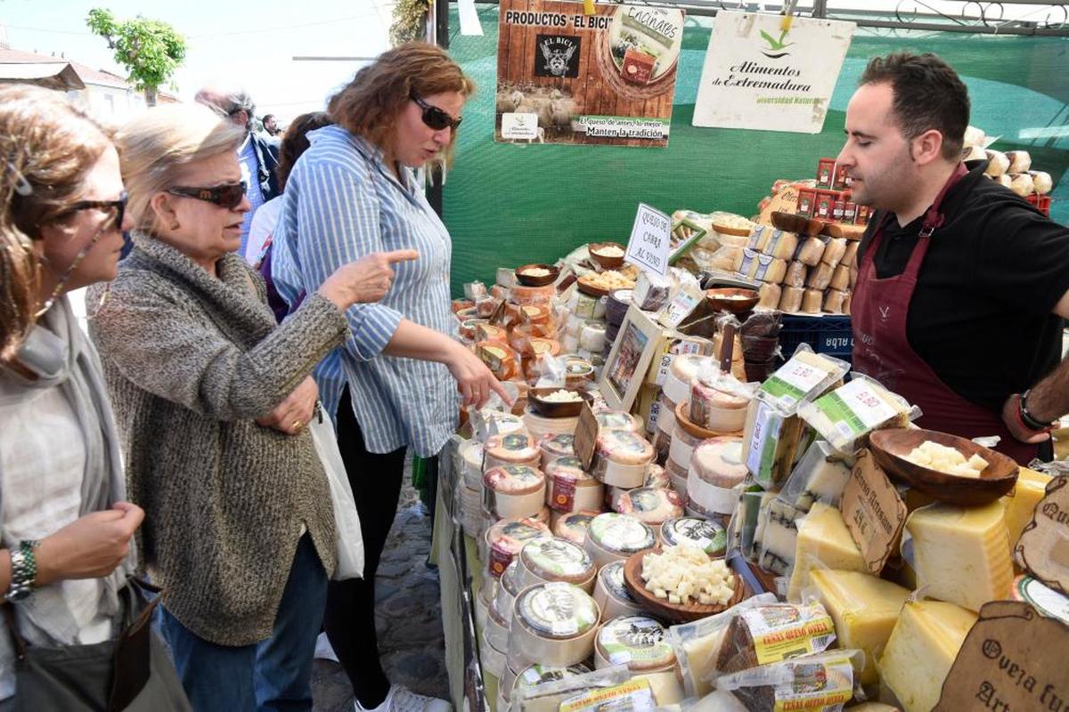 Visitantes de la Feria del Queso durante una de las jornadas de pasadas ediciones