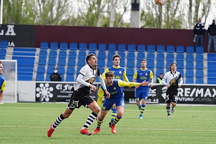 El delantero del Unionistas Jesús de Miguel, el domingo ante el Real Unión
