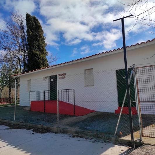 Vestuarios de las piscinas municipales, ambos renovados