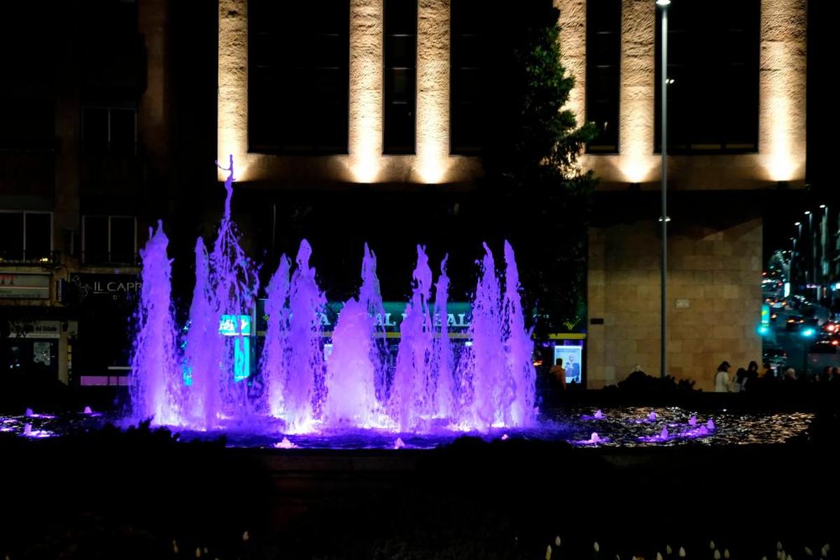 La fuente de la Puerta de Zamora iluminada en otra ocasión