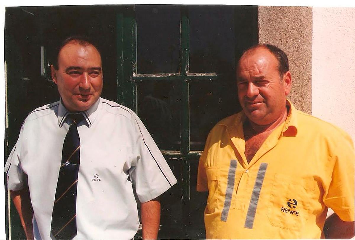 Críspulo López junto a su inseparable compañero en turnos de doce horas, Sebastián