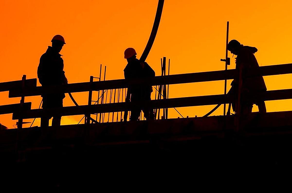Varios trabajadores de la construcción