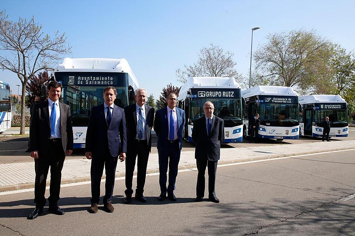 Presentación de los cinco nuevos autobuses