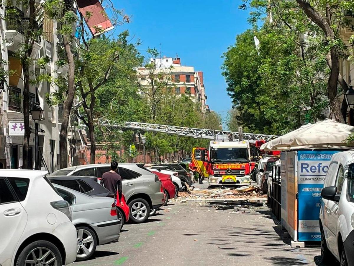 Bomberos en el lugar donde se ha registrado la explosión.