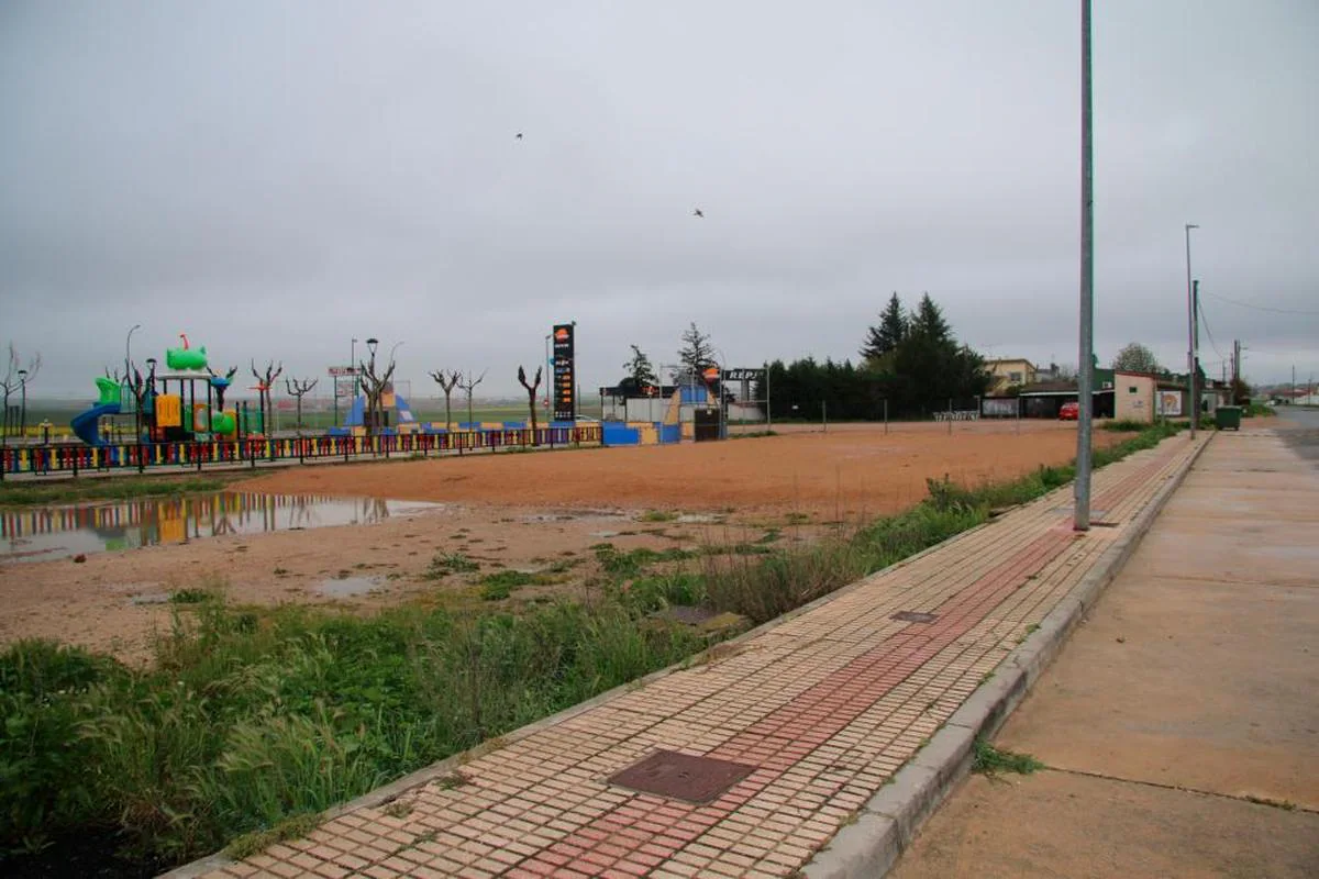 La parcela en la que se levantarán el pabellón y los despachos sanitarios.