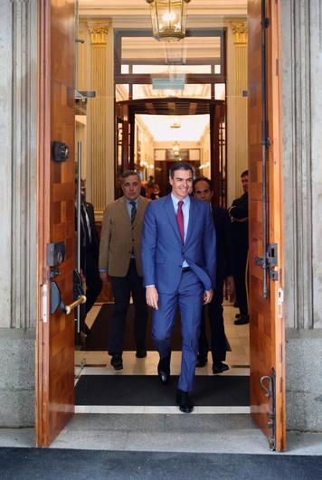 Pedro Sánchez sale del Congreso