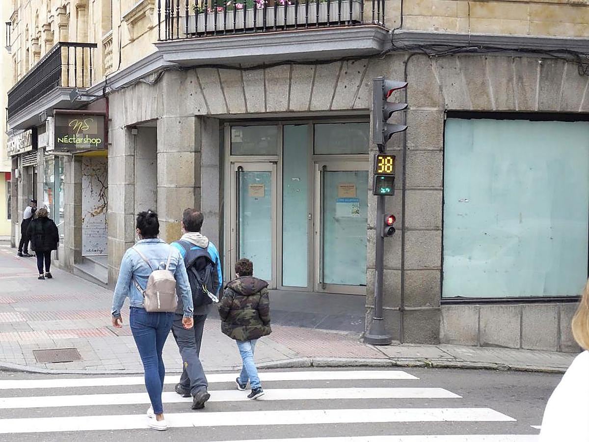 Oficina bancaria cerrada en Salamanca.