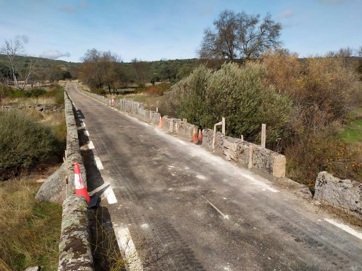 Imagen del puente sobre el río Sangusín después de los destrozos causados por un camión en octubre de 2020.