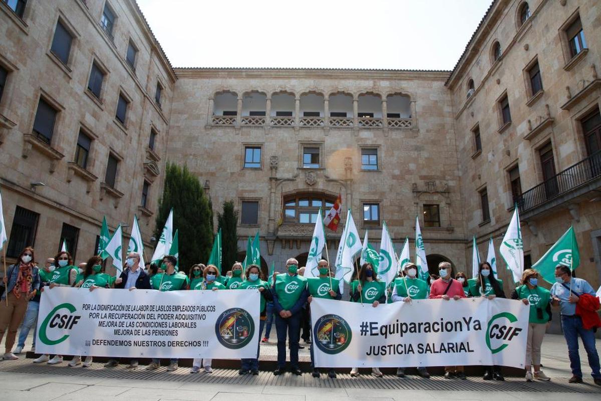 Imagen de la concentración de este miércoles frente a la Subdelegación del Gobierno