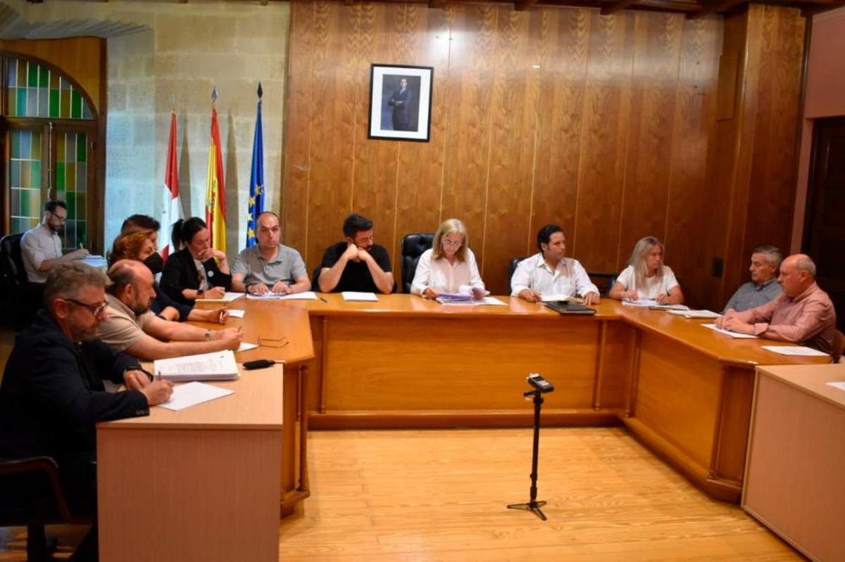 La Corporación municipal durante el pleno ordinario del mes de mayo.