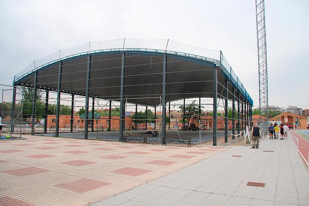 El Consistorio ha aprobado una partida de 80.000 euros para acondicionar el entorno de la pista multideporte.