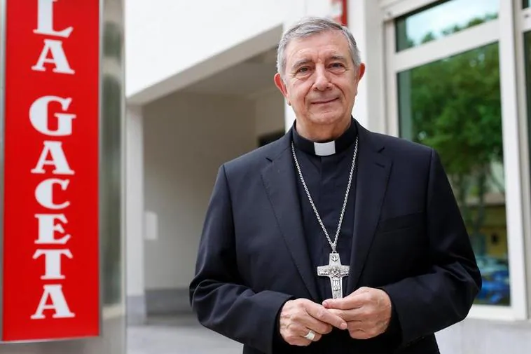 José Luis Retana, obispo de las diócesis de Salamanca y Ciudad Rodrigo: “Los padres dan permiso para una excursión, pero no para abortar”