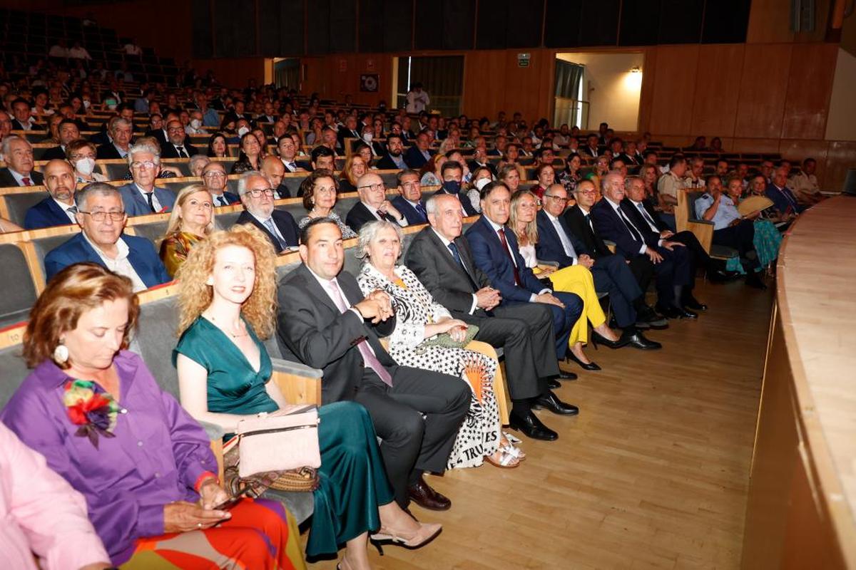 Fina Pérez-Tabernero, Ana Suárez, Eloy Ruiz, Encarnación Pérez, Pedro Díaz, Carlos García Carbayo, Mamen Delgado, Javier Iglesias, Ricardo Rivero, Vicente del Bosque y Jaime González Lucas, en primera fila durante el transcurso de la gala