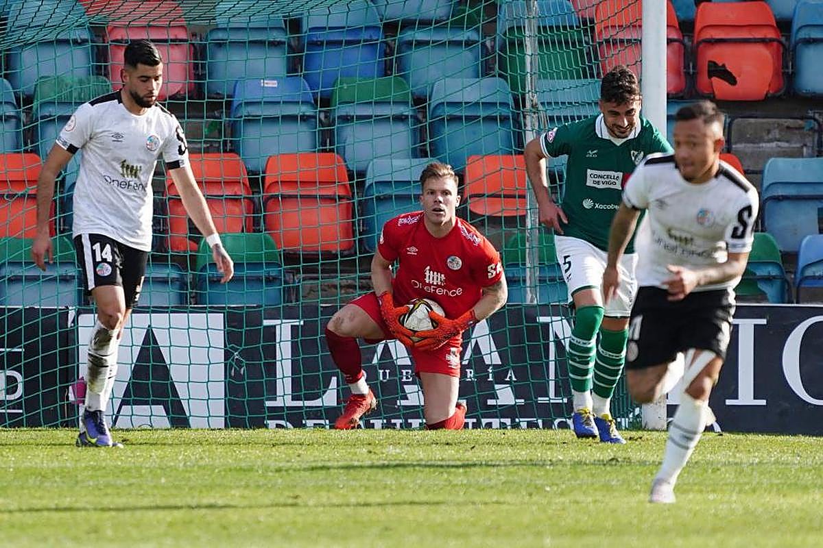 José Salcedo en un partido con el Salamanca.