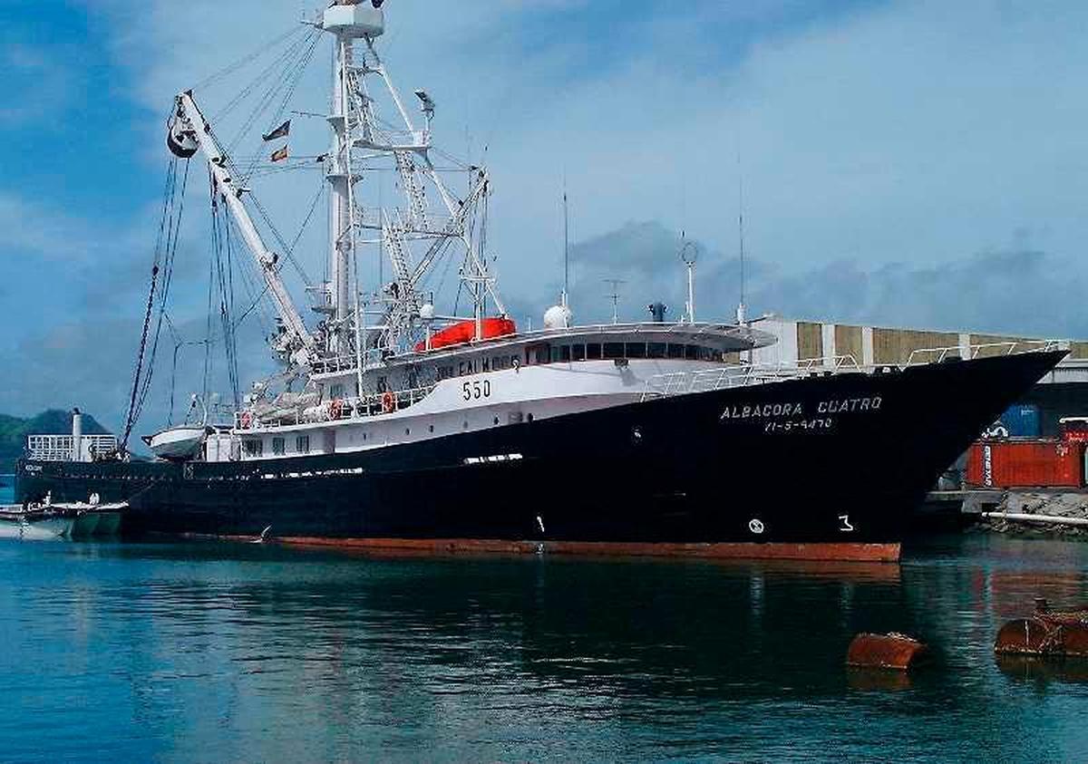 El barco Albacora Cuatro.