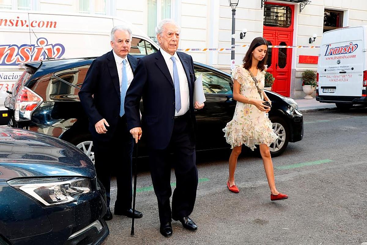 Mario Vargas Llosa a su llegada a un acto