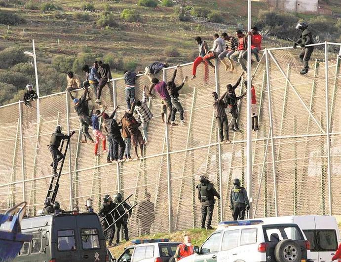 Otro salto a una valla de Melilla.