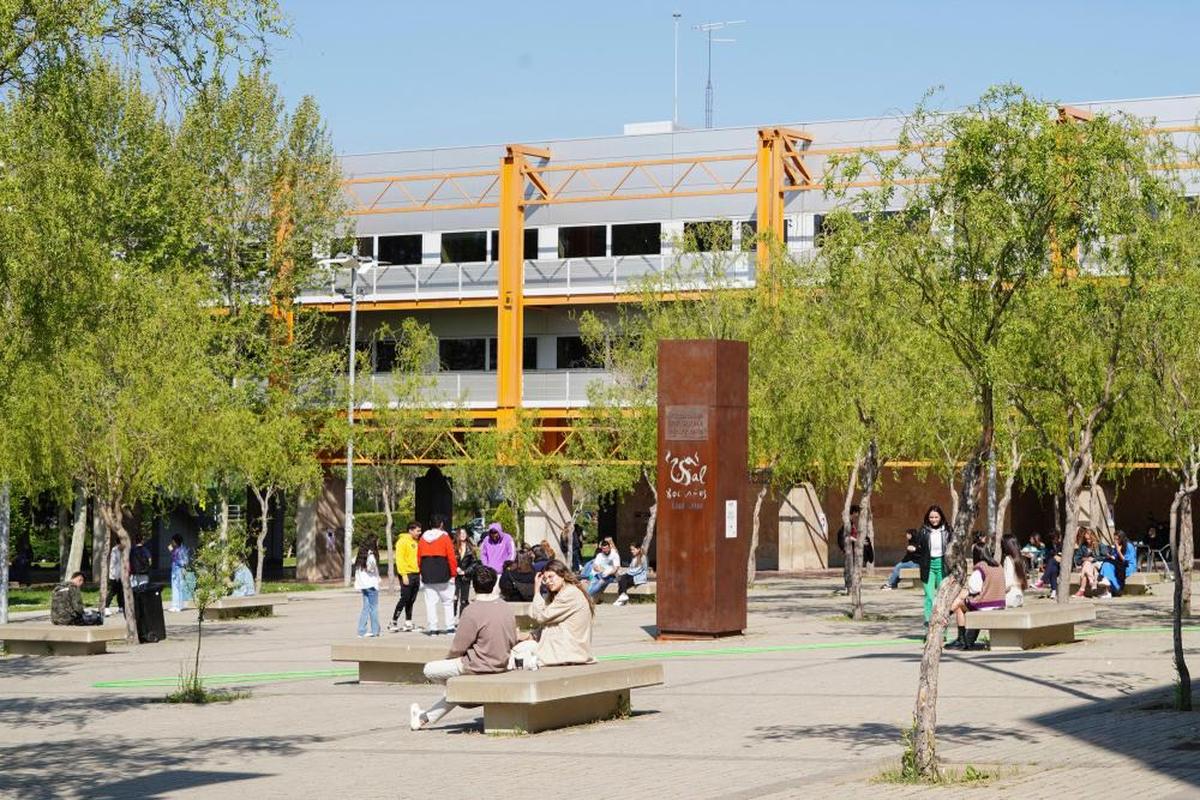 Estudiantes en el Campus Miguel de Unamuno de la Universidad de Salamanca.