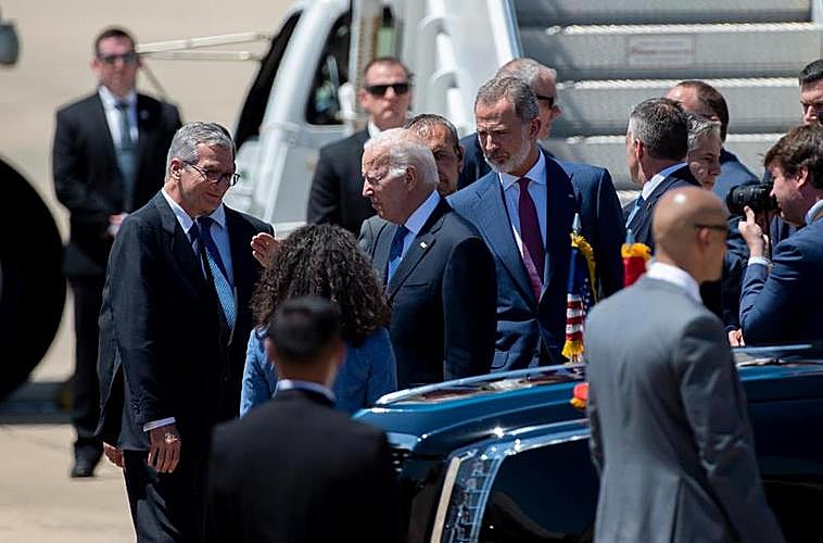 Biden, recibido por el Rey a su llegada a España.