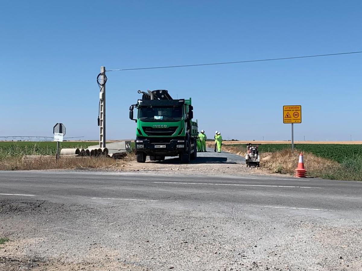 El Ministerio de Agricultura trabaja en la adecuación de caminos.